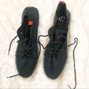 Artesanía ZT Z. Blue with a skull design on the side lace shoes size 42/10